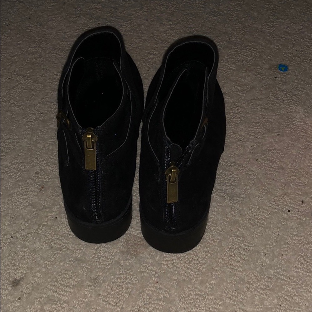 Shoes - Picture 3 of 4